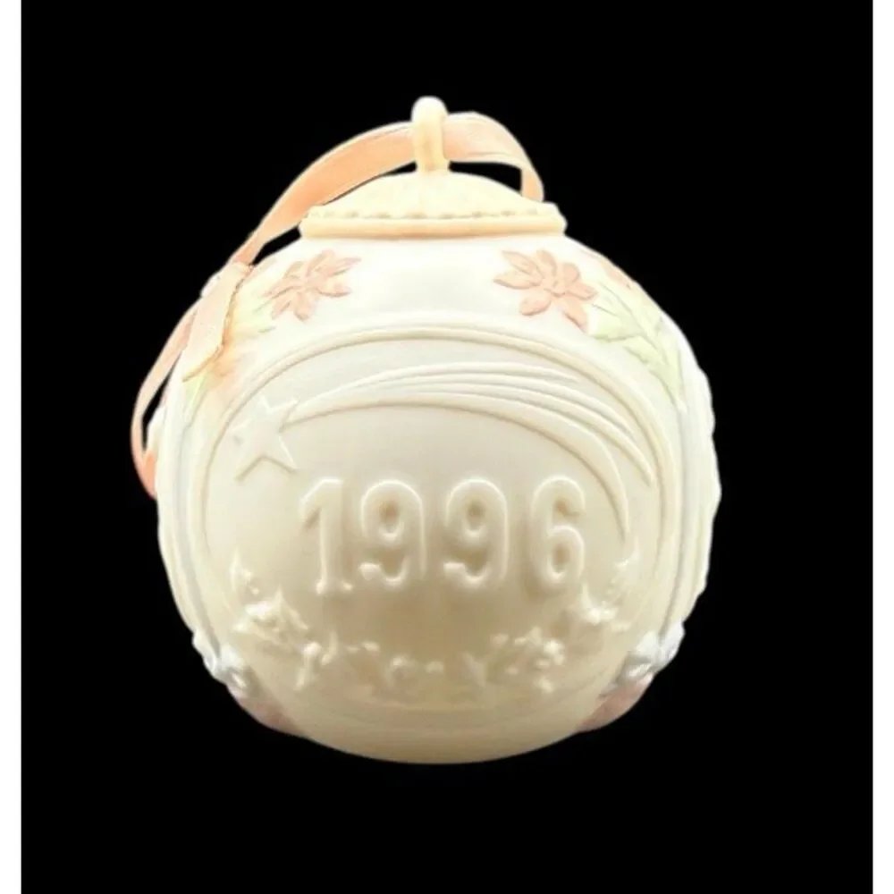 Lladró 1996 Annual Christmas Ball Porcelain Ornament .